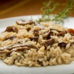 Ricetta Risotto ai funghi con brodo di castagne e ginepro