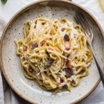 Pasta con salsiccia, panna e funghi