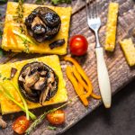 Lasagnette di polenta con salsa al Formaggio Stelvio DOP, funghi porcini e mirtilli