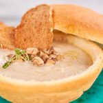 Zuppa di funghi nel pane