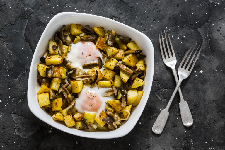 FUNGHI, PATATE E UOVA IN CAMICIA